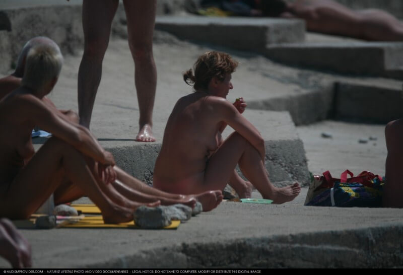 Nudist Rocky Family Angle gallery - They value simplicity and naturalness, and encourage people not to feel self-conscious about being naked
