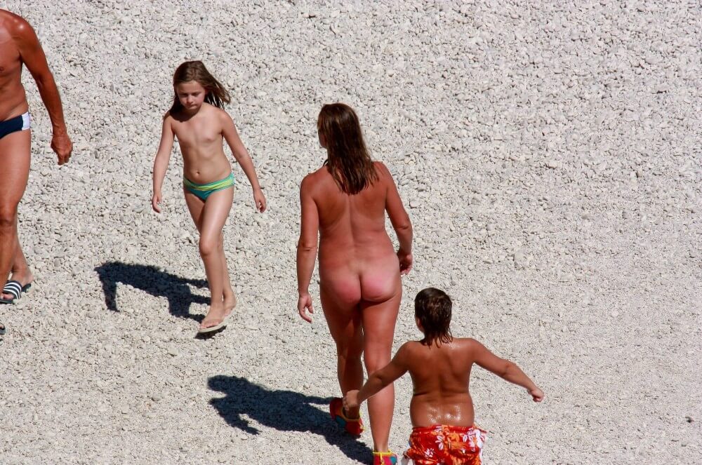 Naturism photo gallery # 8 - The desire to connect with nature and be unclothed