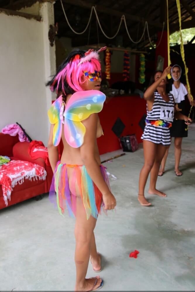 Tropical carnival photo gallery - Nudism helps improve health and boost self-confidence