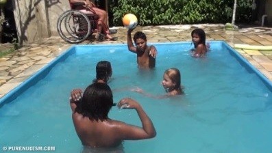 Oceanic Backyard Noon # 1 Full HD - A naked person is asexual among nudists