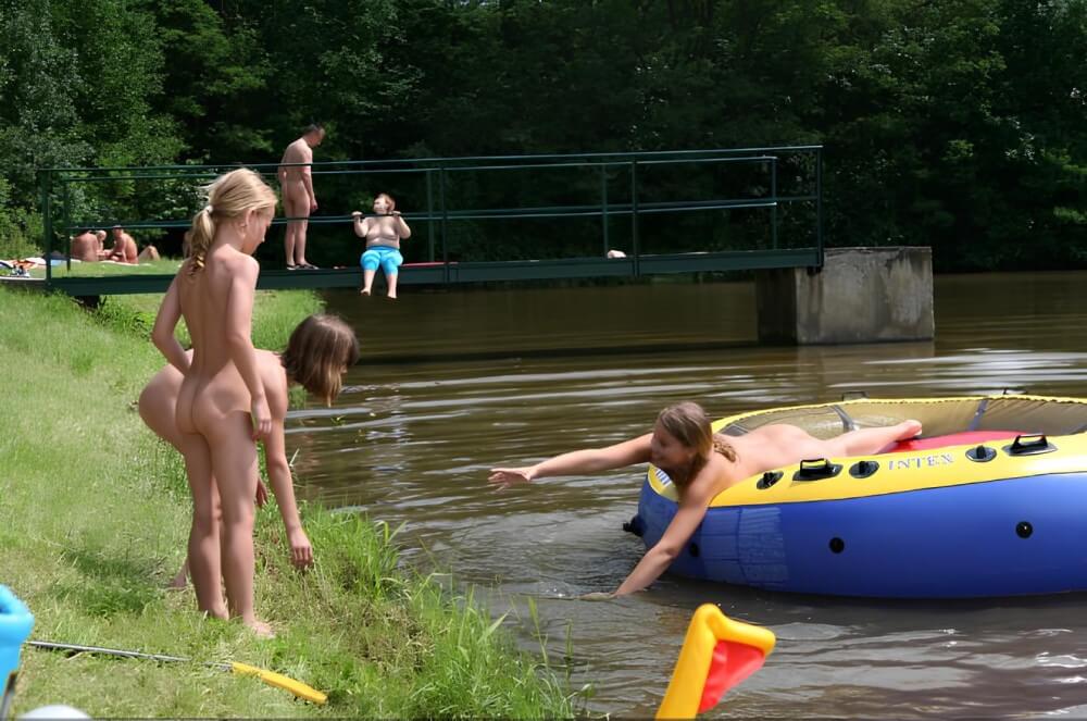 Naked Body gallery - Accepting oneself fully is the foundation of naturism