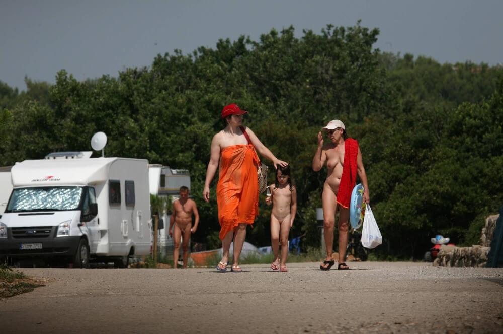 Bondi Beach Path Outskirt pics - Nudism and naturism encourage a love of nature and oneself