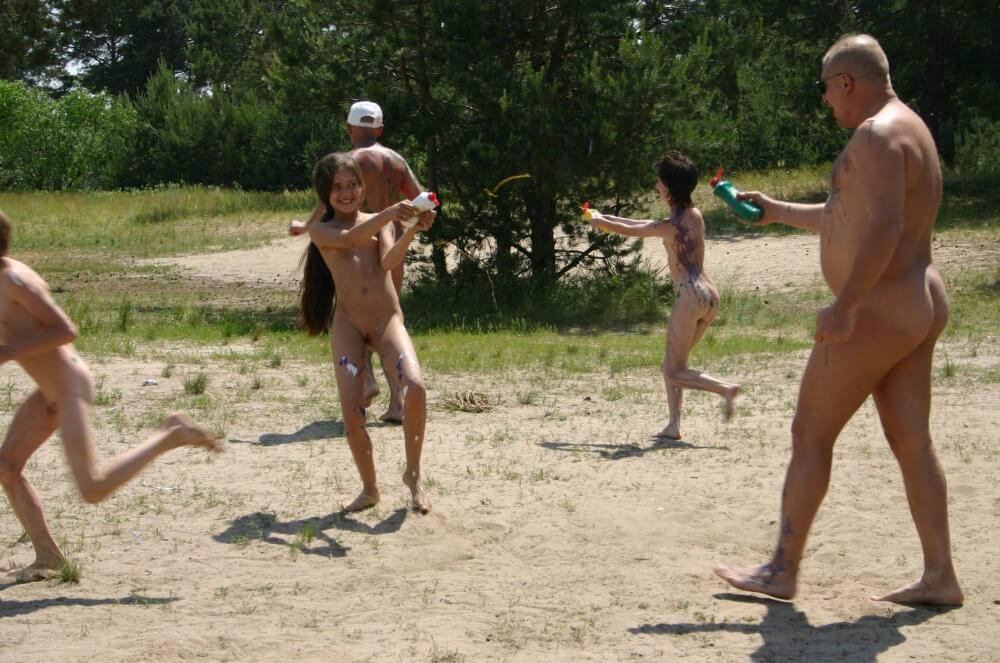 Kiev Group Painting Wild pics - Naturists love nature and the environment