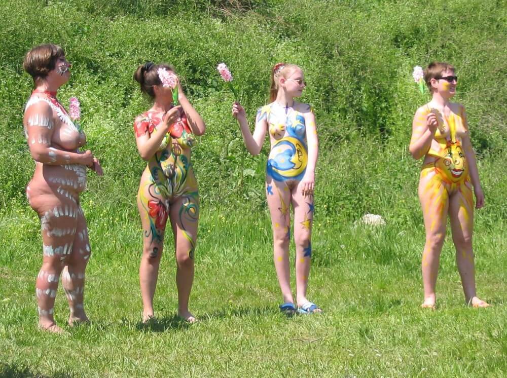 Family String-Apple Game Pics - Growing up on a nude beach