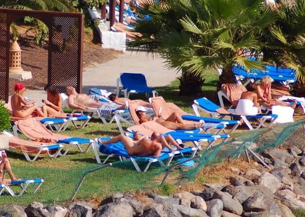Enature - Les textiles - Engaging in naturism promotes inner harmony and peace of mind