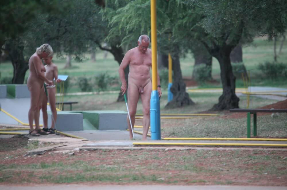Mini-Golf Nude Participants pics - Naturism creates harmony with the environment