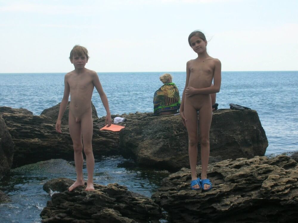 Beach Rocking Profile pics - Nudism helps people accept themselves