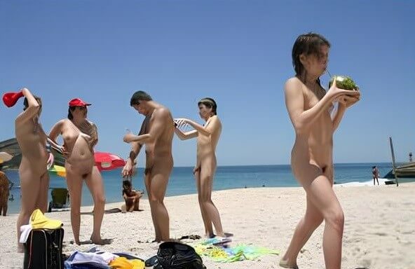 Premium Content # 26 - Living together in nature is a hallmark of nudists