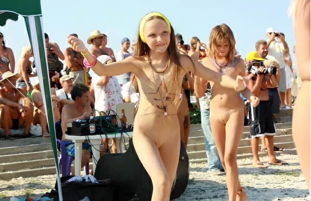 Nudist beauty contest photos - Beautiful family nudism