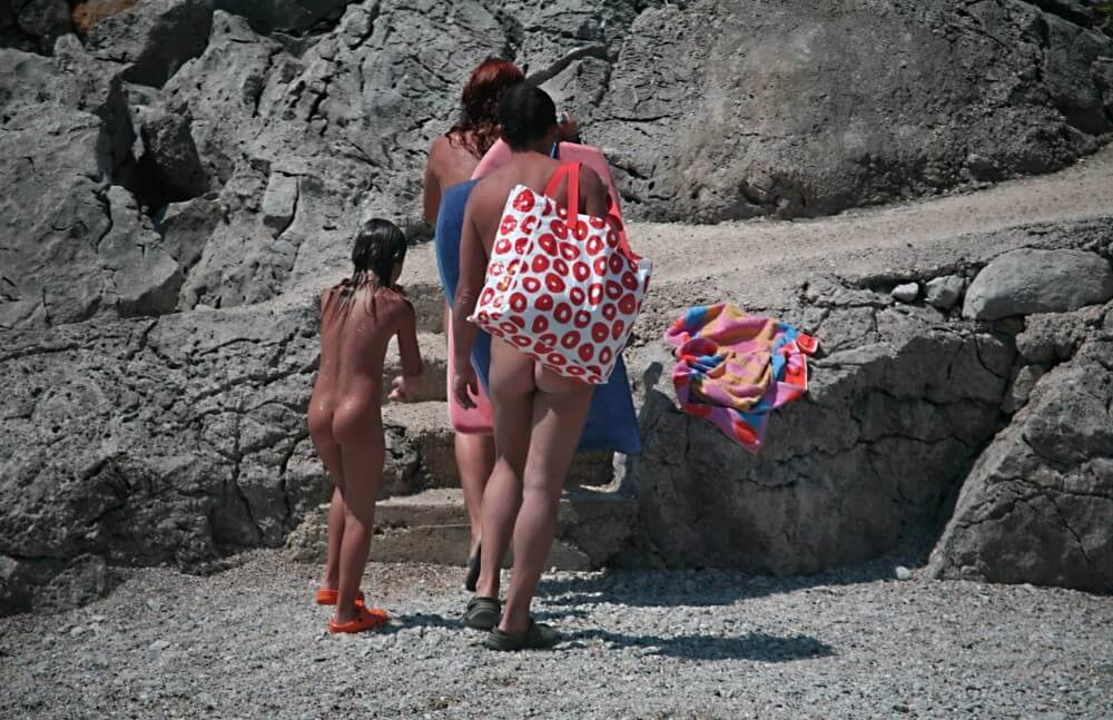 Calling To Go Home pics - Delegation of European Nudists