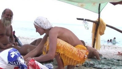 Enature - Back to the bare beach Full HD - A spontaneous movement toward nudity
