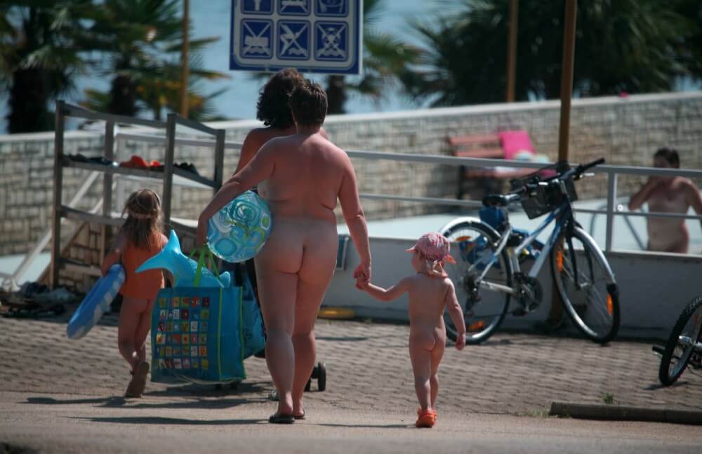 Pool Outskirt Nude Guests pics - Sincerity and openness are the foundation of the nudist and naturist lifestyle