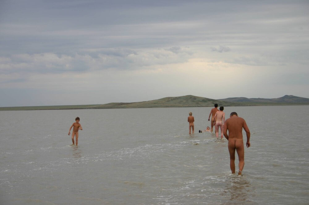 Black-Sea Body Mud Shots pics - Types of recreation in nudist and naturist resorts and parks