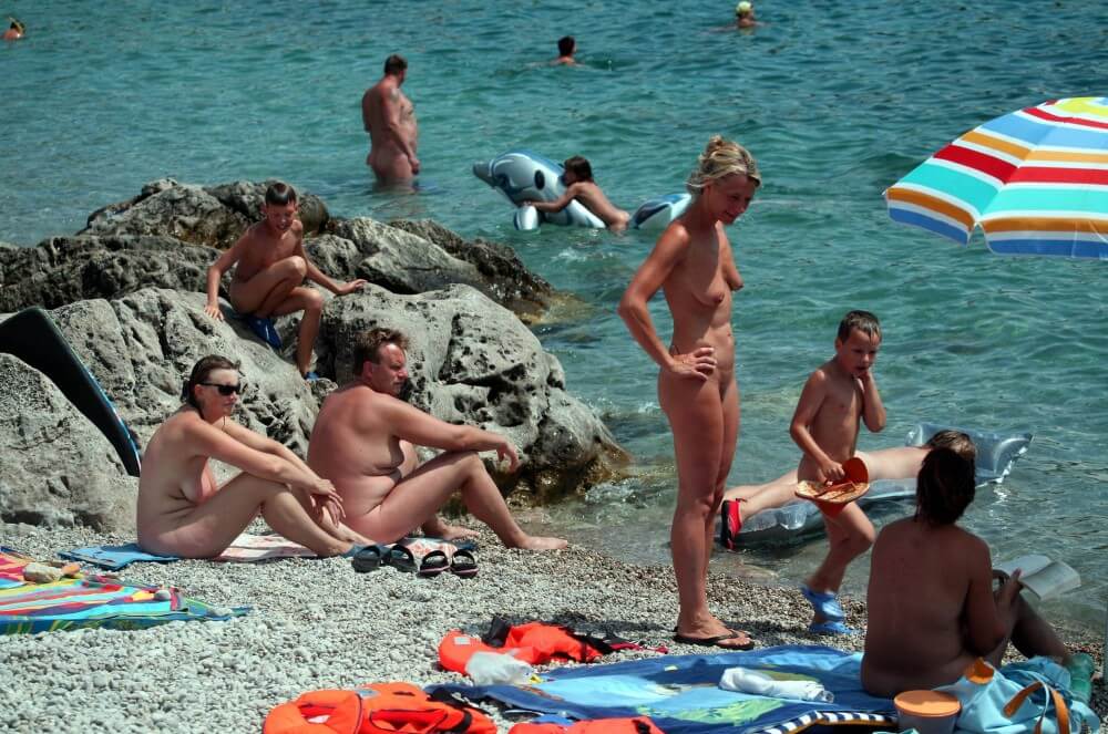 Rock Side Family Camping pics - Peace and tranquility as goals of the naturist life