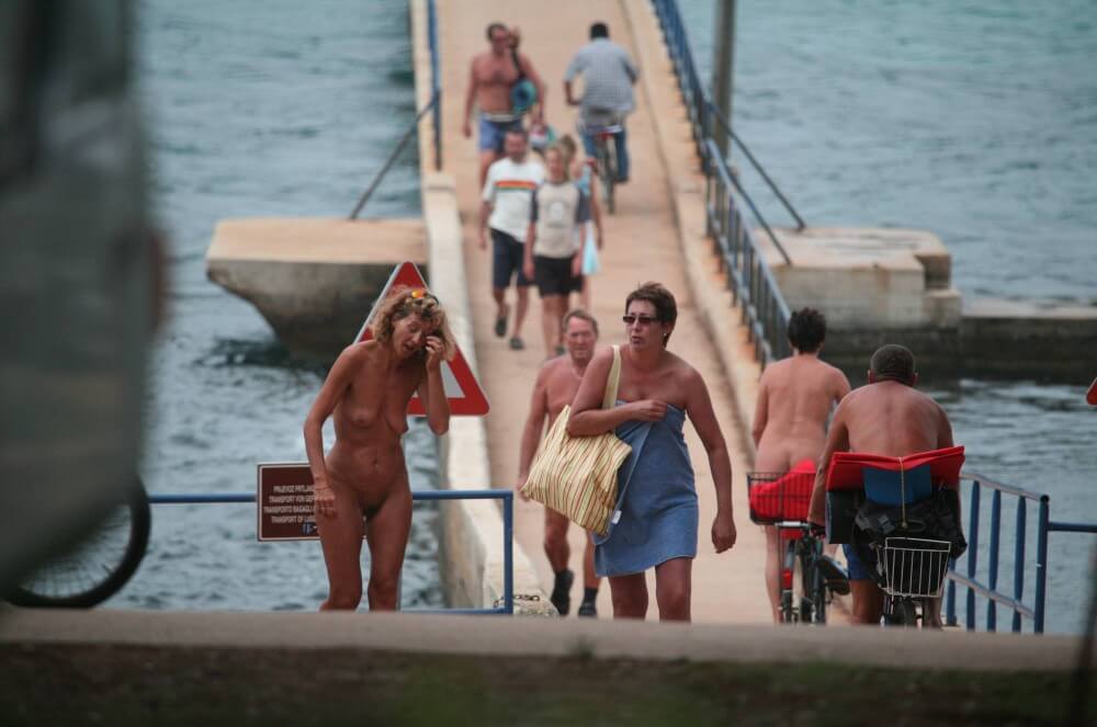 Crete FKK Bridge Crossing photos - Naturists live freely and naturally