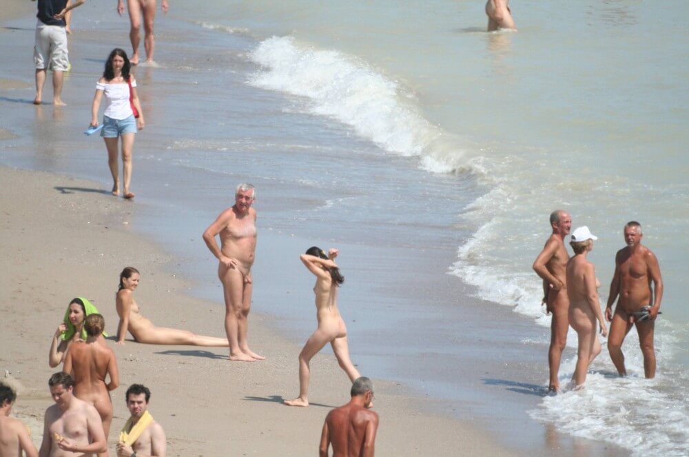 Costinesti Beach Groups pics - Nudism helps people accept themselves