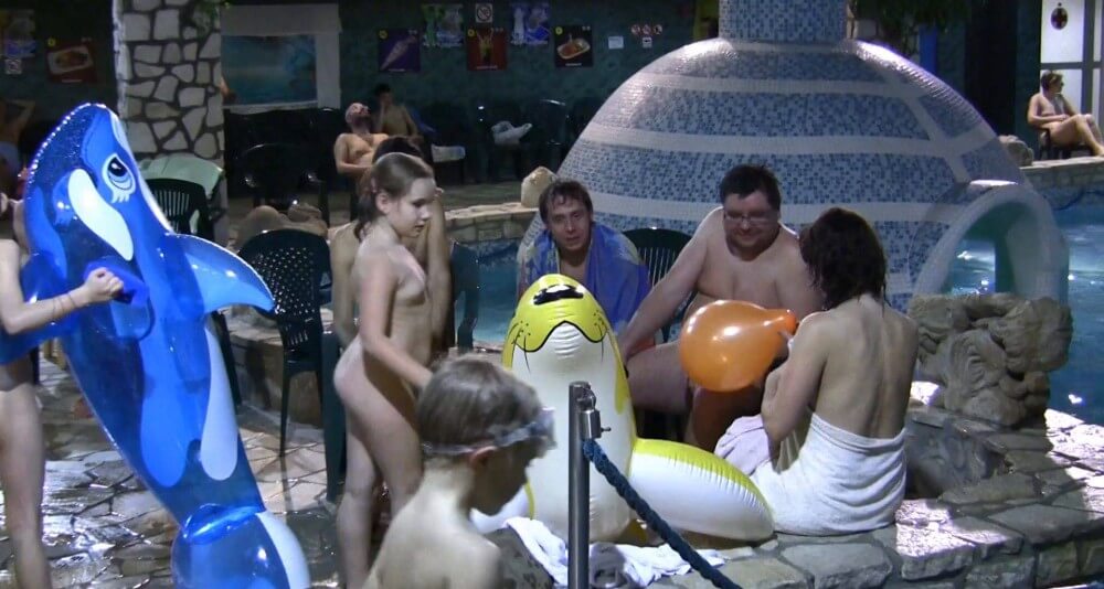 Grassy Outdoor Fitness Full HD - Social Nudism Around the World