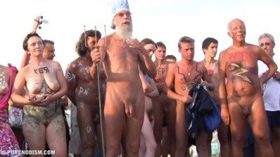 Cool Day At The Beach 5 - In this nudist movement, voluntariness and comfort are important