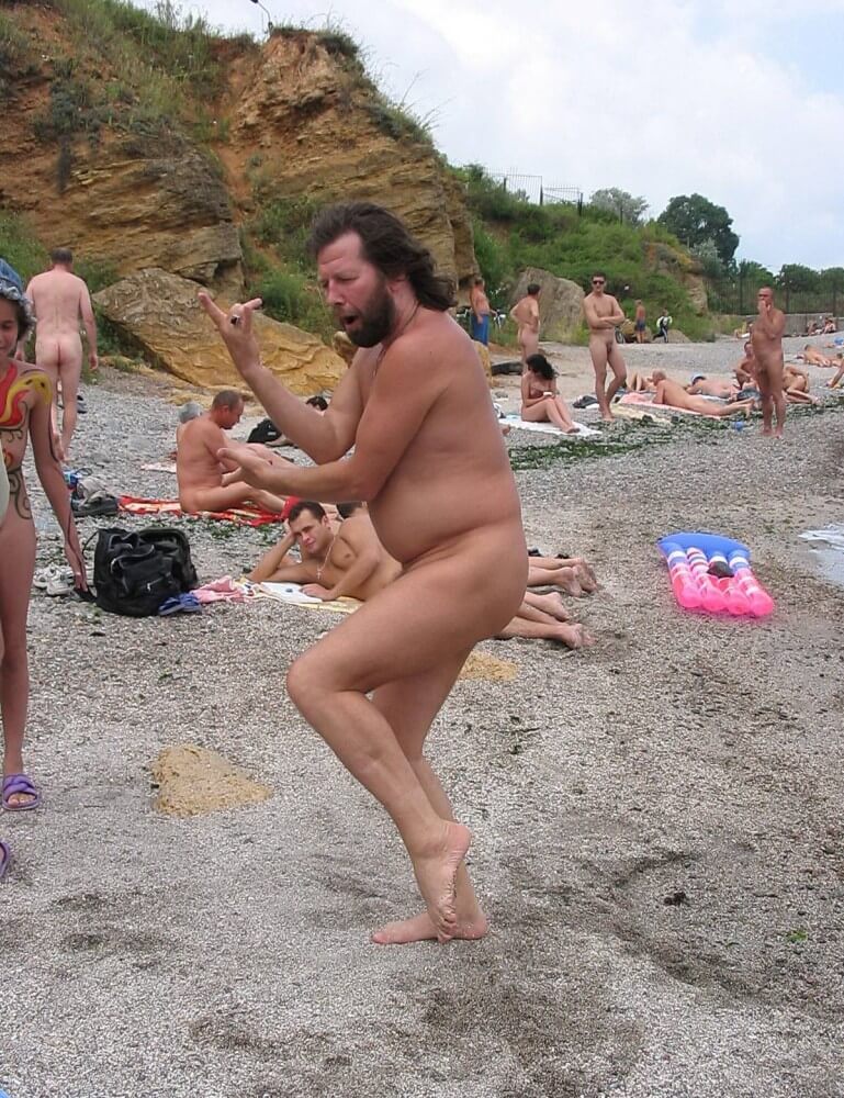 Afternoon Beach Delight pics - Values trust and friendliness among naked people