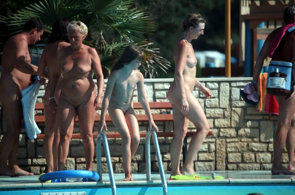 Naturist Pool Cleaning-Up pics - The naked body as a reflection of inner beauty