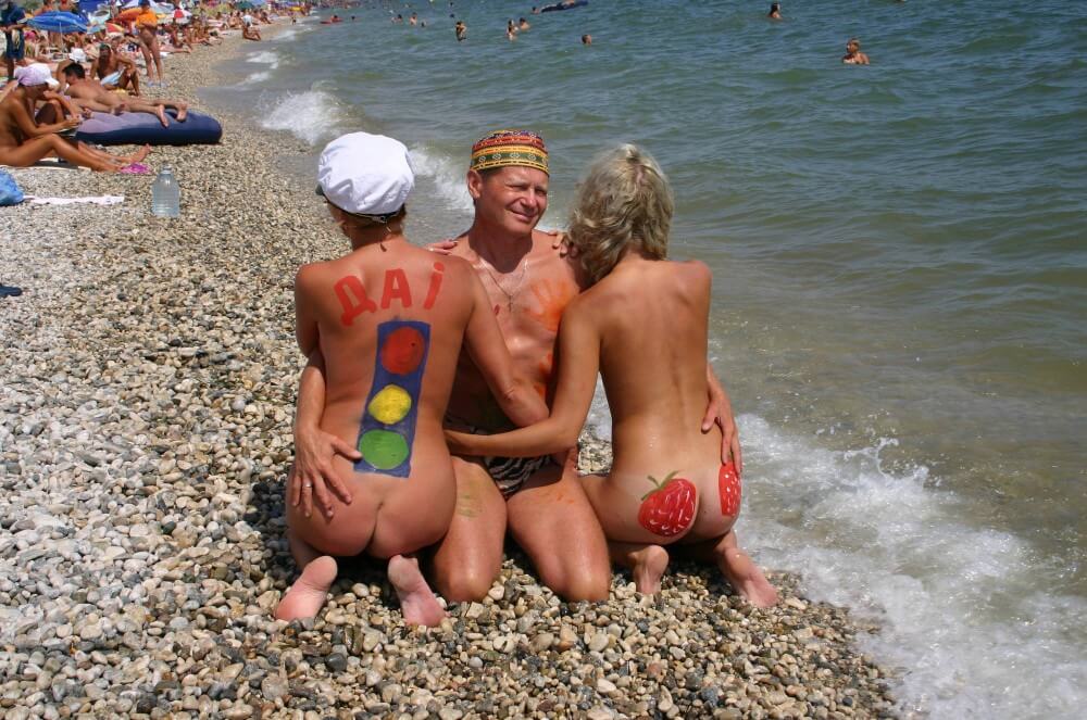 Bold Outdoor Nude Poses pics - Mutual respect as an important part of the naturist community