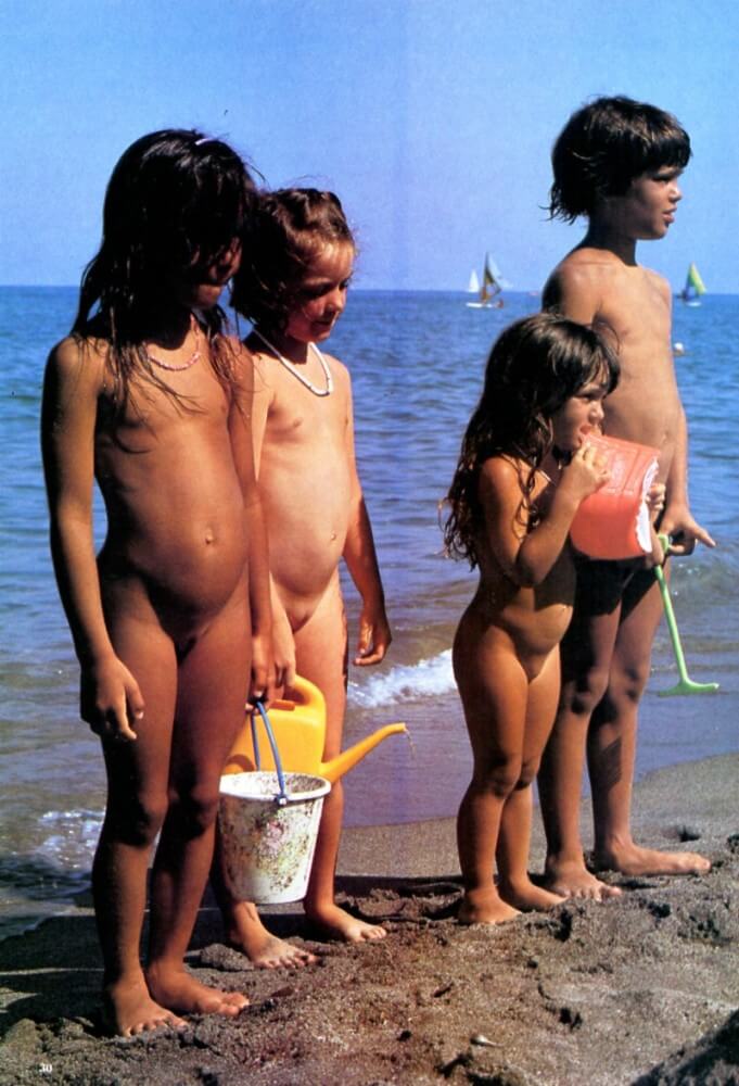 Jung und Frei Nr 6 - Completely naked people on planet Earth