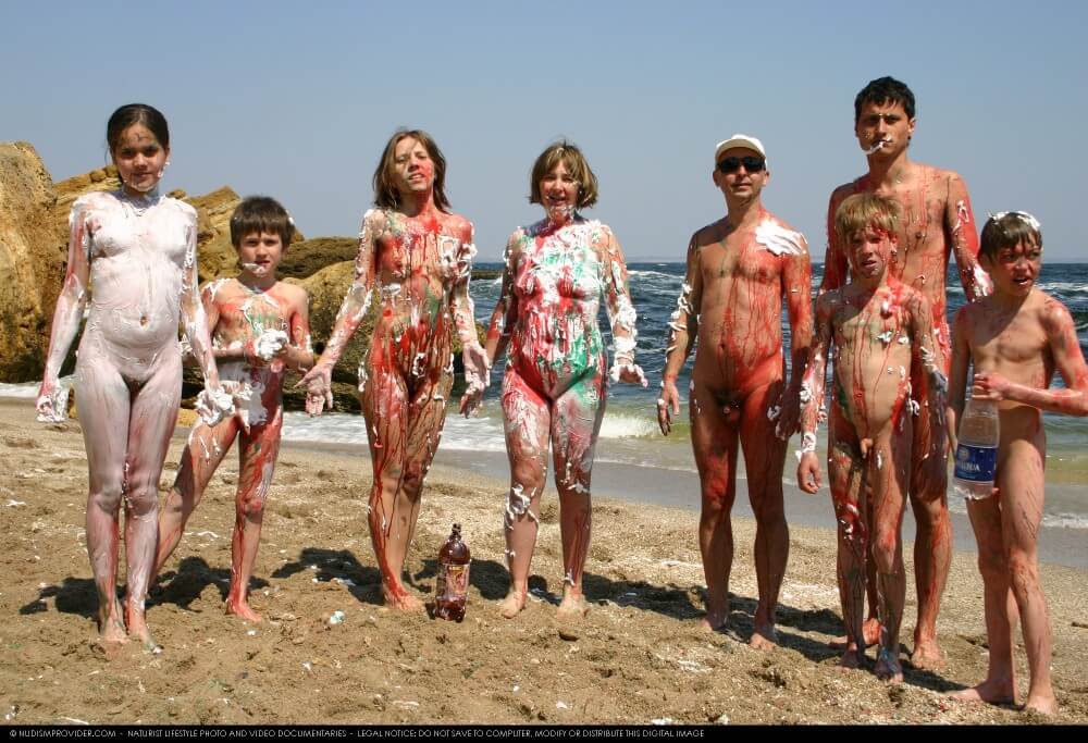 Naturism photo gallery # 58 - Poor naked people and rich naked people in one place