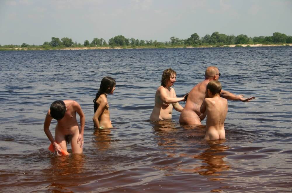Kiev Water-Front Bathing pics - Naturists believe in themselves and their potential