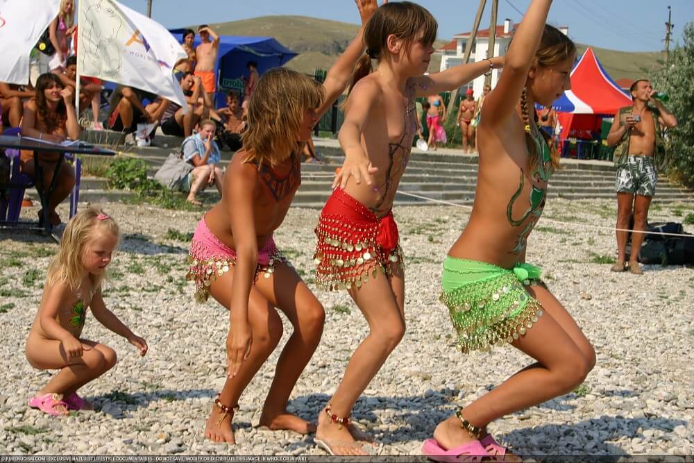Festival and dancing photos - Sincerity and openness are the foundation of the nudist and naturist lifestyle