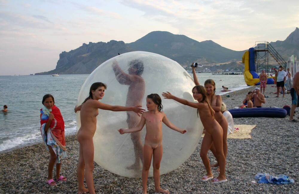 Pics Walk on the Beach Balloon - Naturists value tranquility and peace