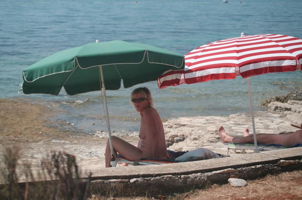 FKK Beachline Front pics - The lifestyle of naturist advocates and their community