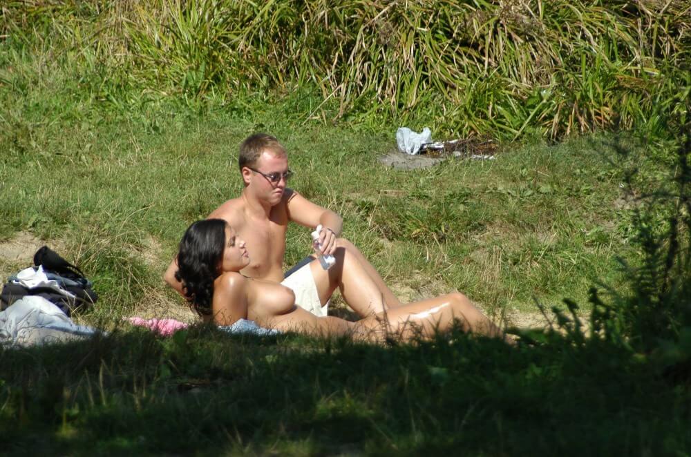 Photo Shoot Observation pics - Nudism fosters trust and mutual understanding
