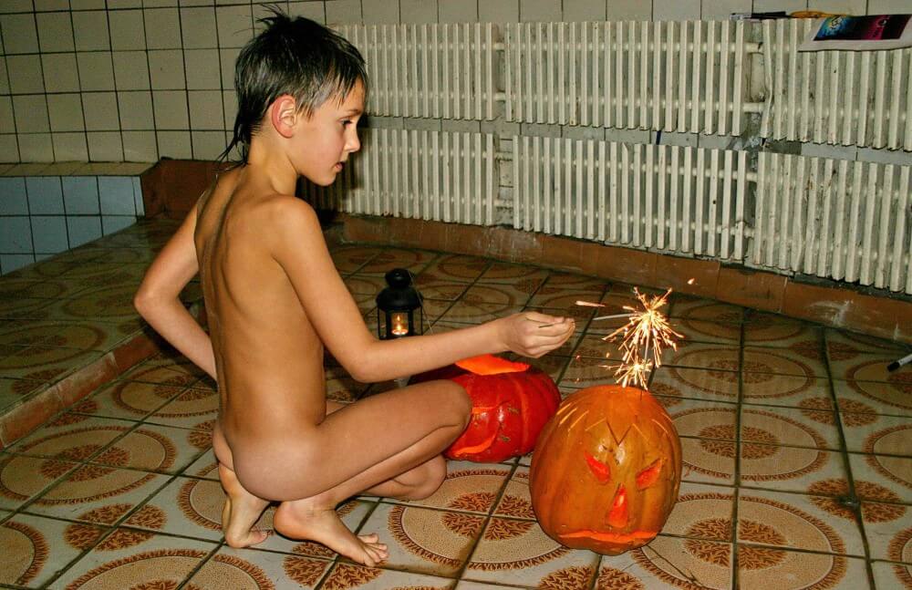 Naturism photo gallery # 20 - Living without unnecessary worries or restrictions is the essence of naturism