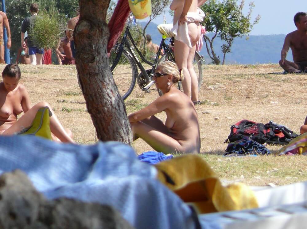 Ula FKK Shore Perspective pics - The concept of being without clothes