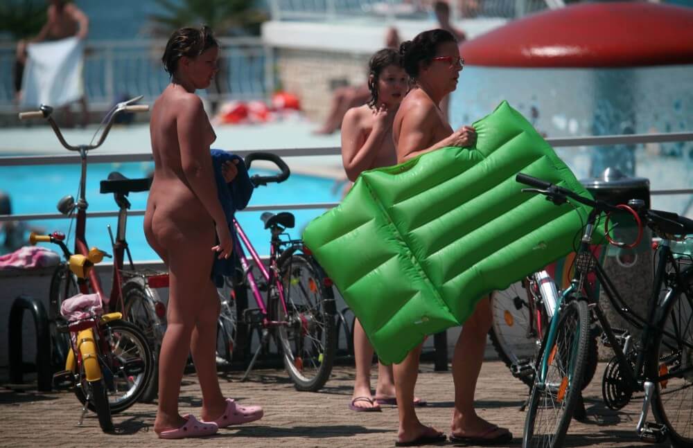 Outdoor Pool Sideliners pics - Nudity is an integral part of life in nature