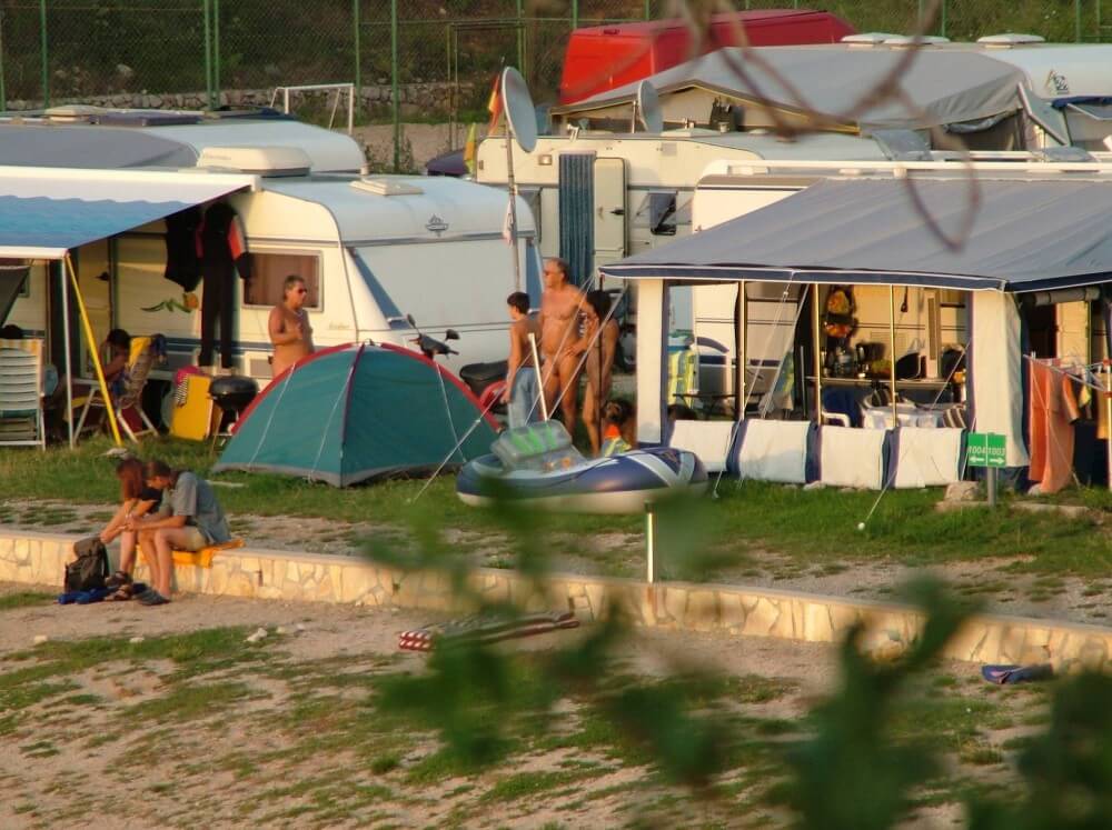 FKK Outdoor Shoreline pics - Sincerity and openness are the foundation of the nudist and naturist lifestyle