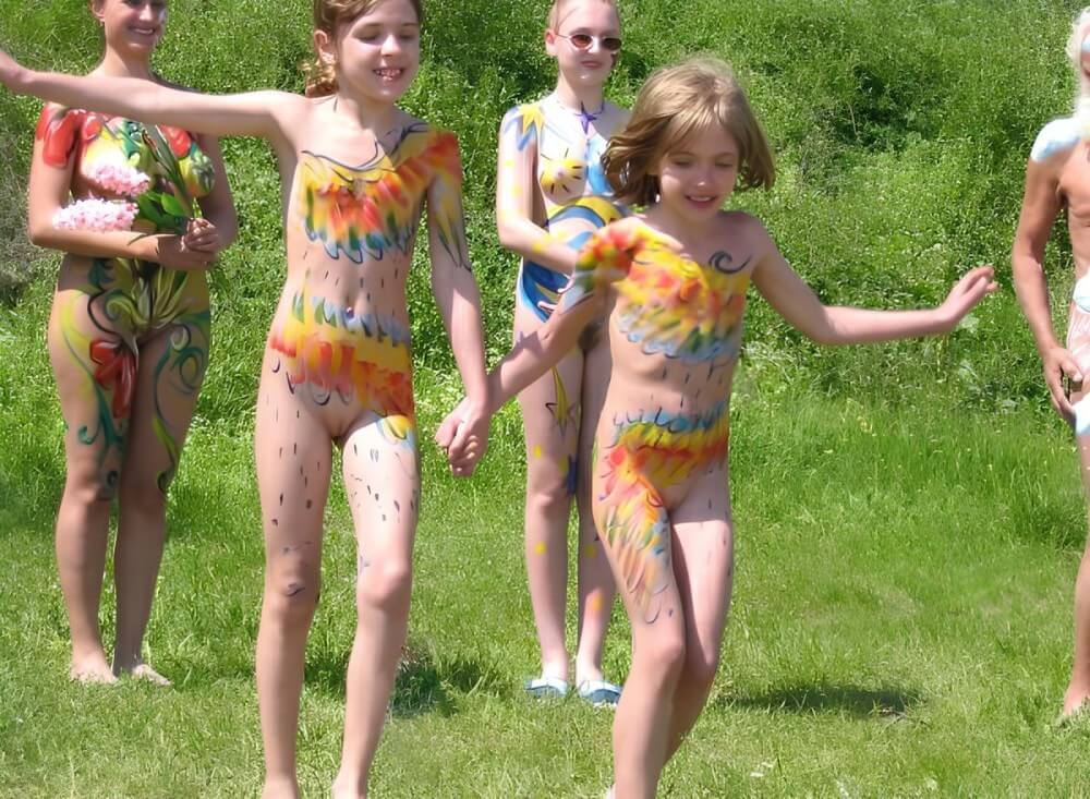 Naturism photo gallery # 29 - Naturists believe in themselves and their potential