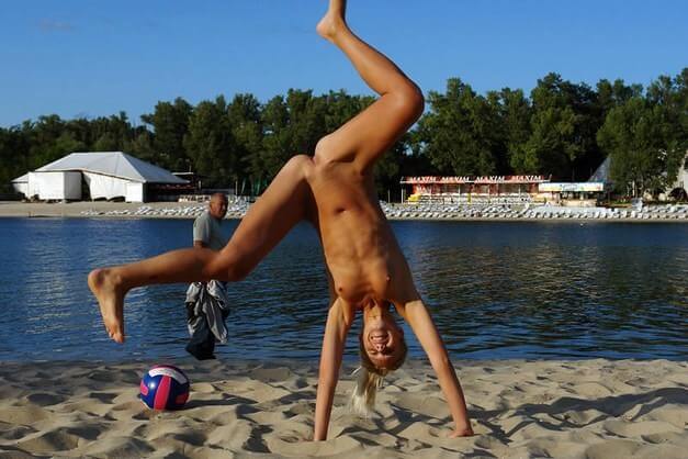 Enature presents - Minimizing clothing or nudism