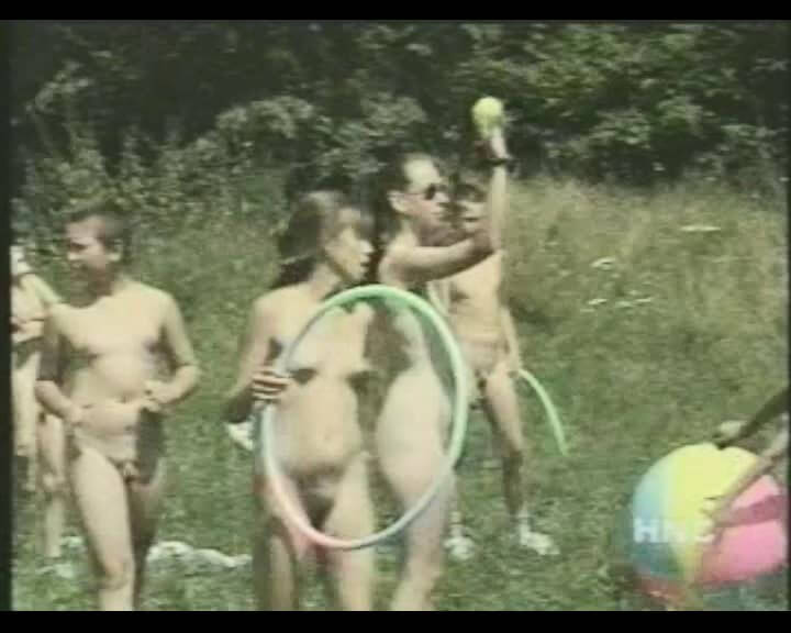 Helios Natura: Nudi Youth Weekend - The equality of naked human bodies helps us accept ourselves and others