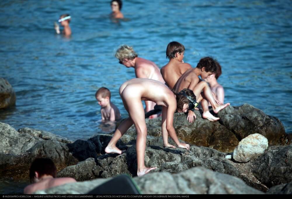 Summer day on the Black Sea photos - The practices of naturism teach us to appreciate life and harmony with the world around us